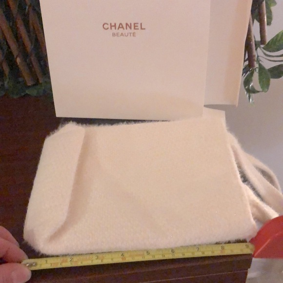⭐️ New Chanel GWP White and gold CC logo mini Tote - Picture 4 of 6